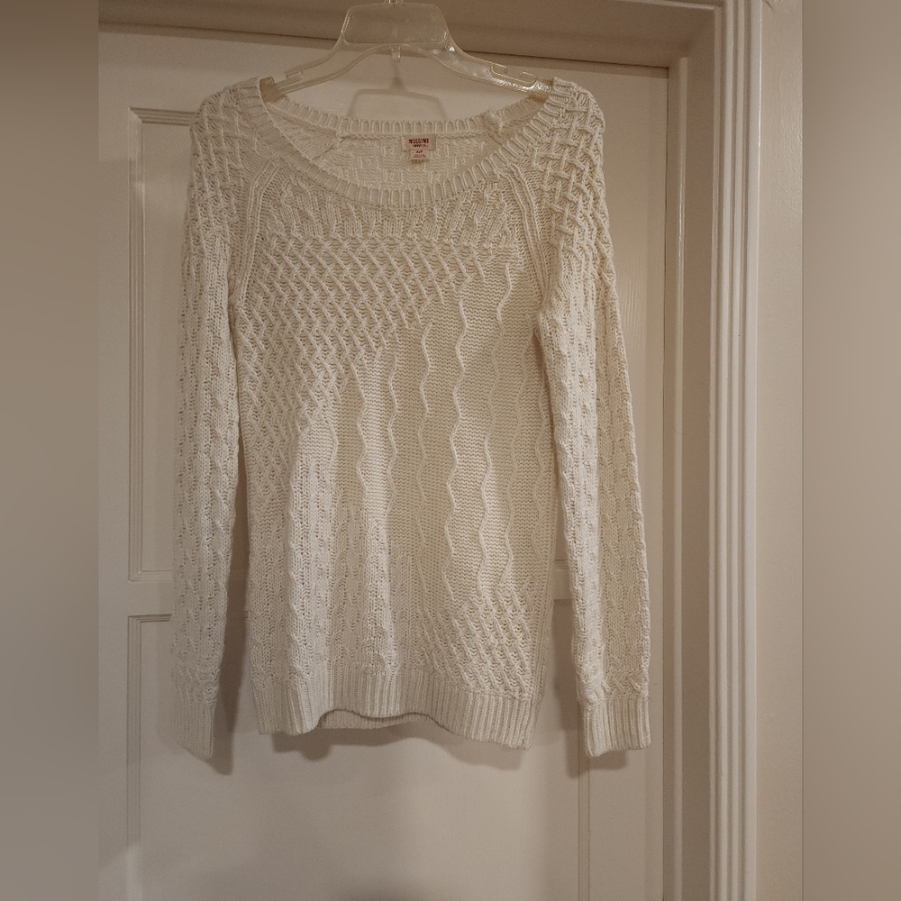 MOSSIMO SUPPLY CO. Cream White With Shiney Gold Flecks Sweater